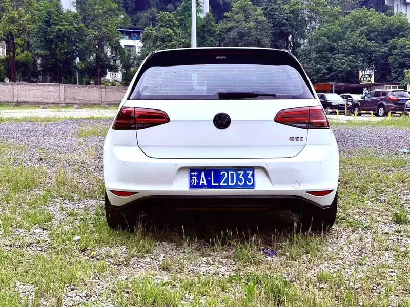 Vehicle photo 6
