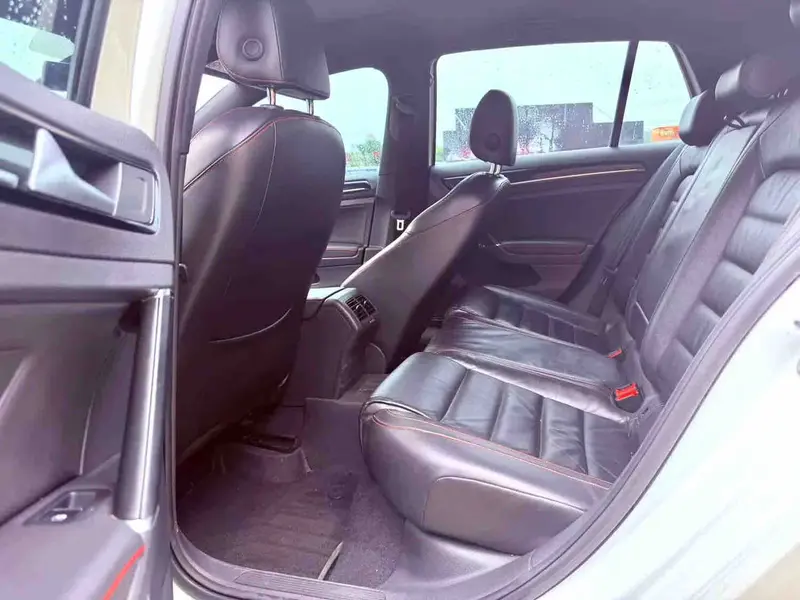 Vehicle photo 7