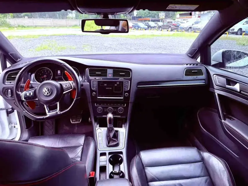 Vehicle photo 8