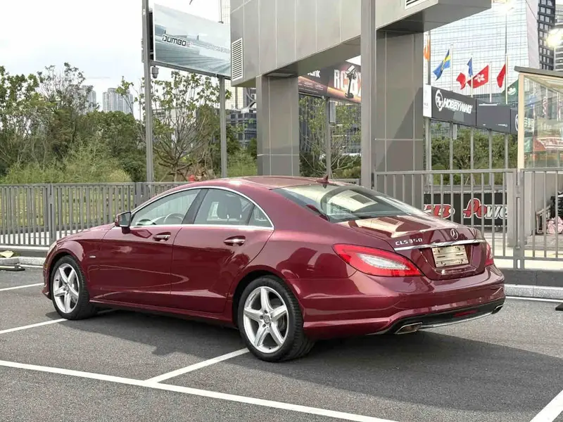 Vehicle photo 4