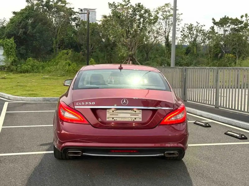 Vehicle photo 5