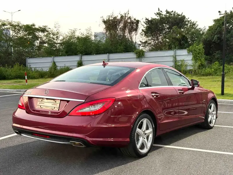 Vehicle photo 6