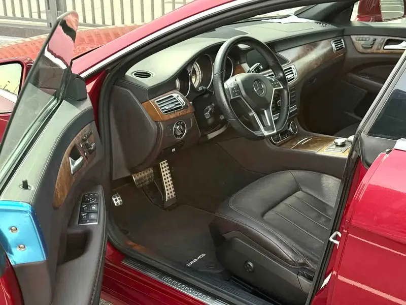 Vehicle photo 7