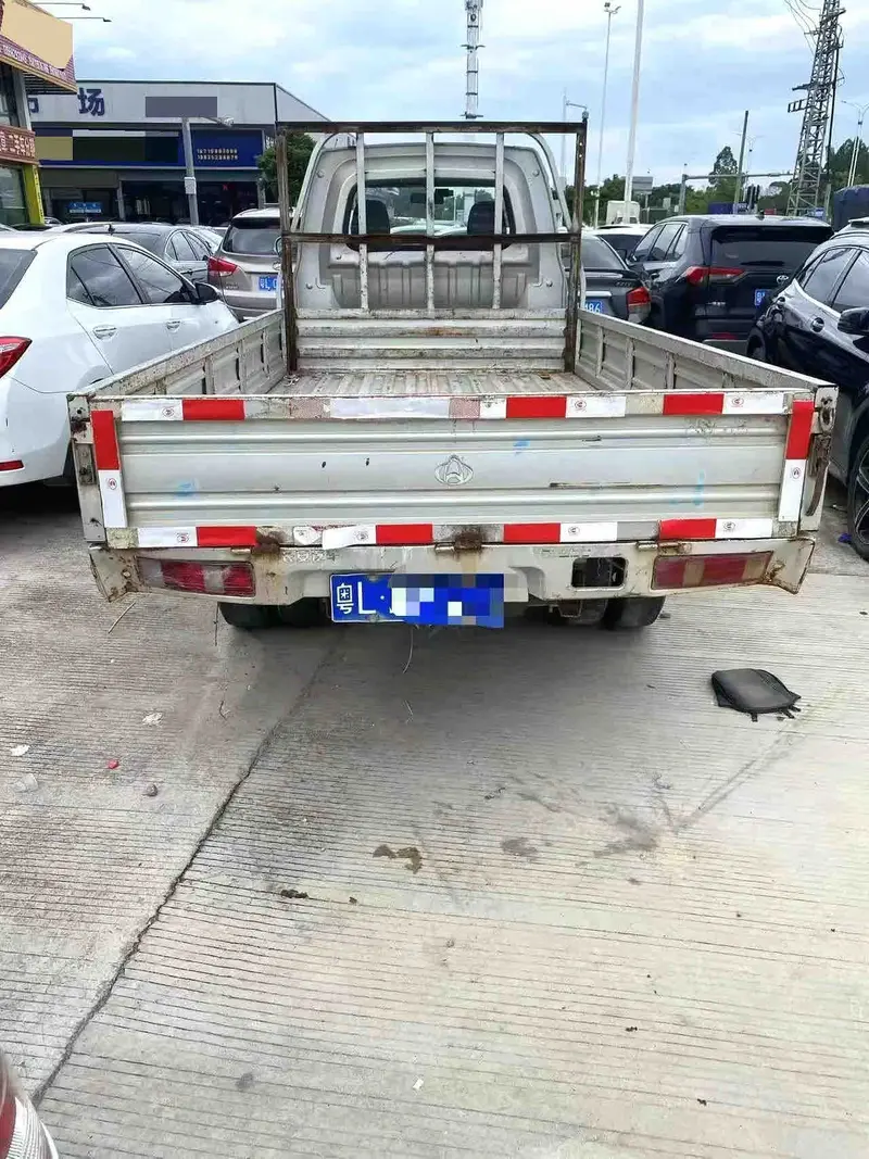 Vehicle photo 4