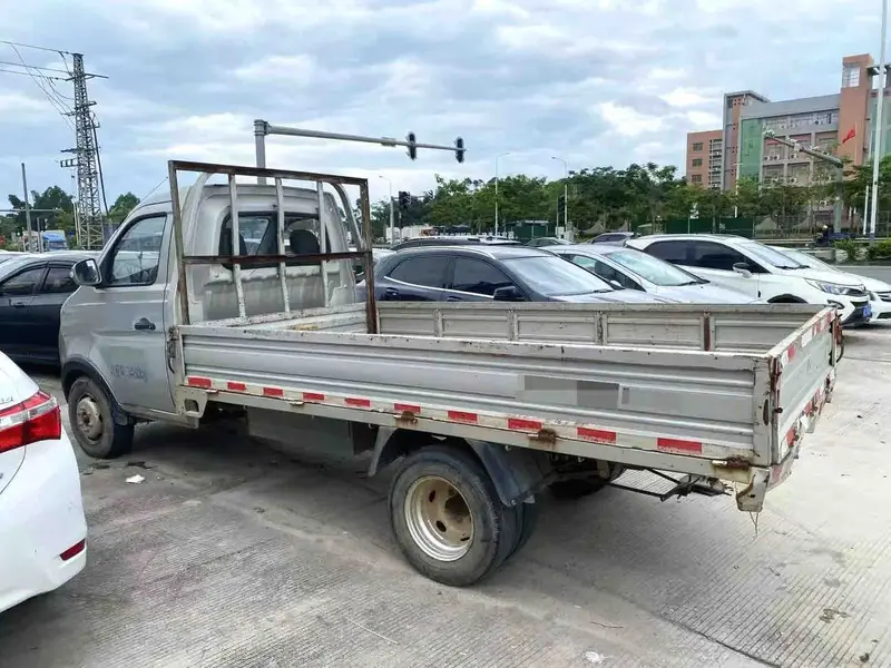 Vehicle photo 5