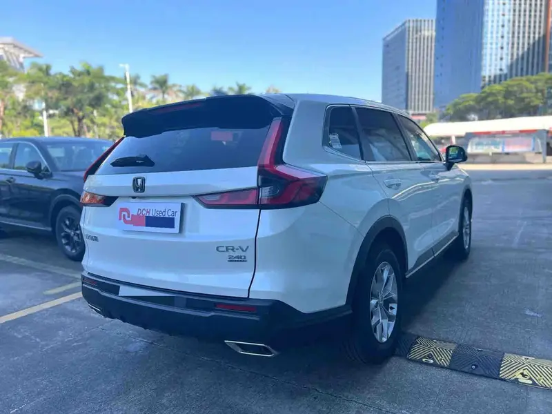 Vehicle photo 5