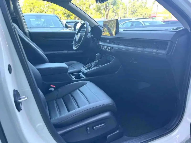Vehicle photo 11
