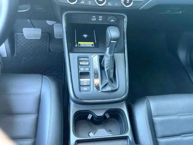 Vehicle photo 15