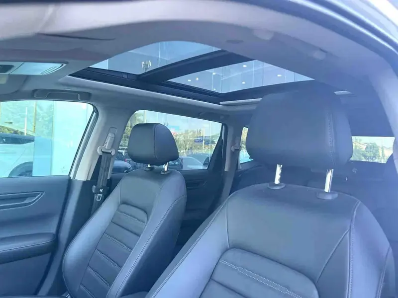 Vehicle photo 16