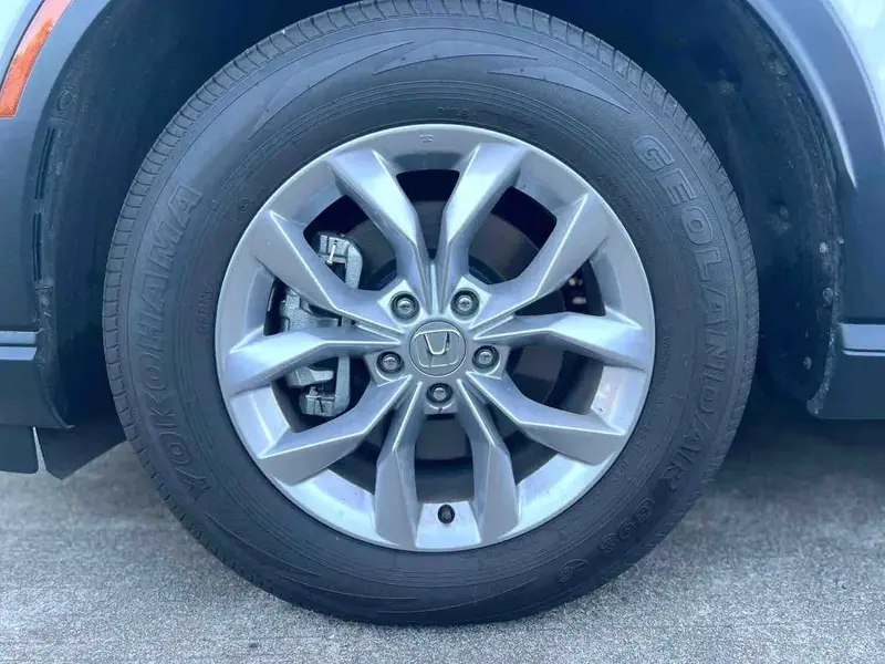 Vehicle photo 17