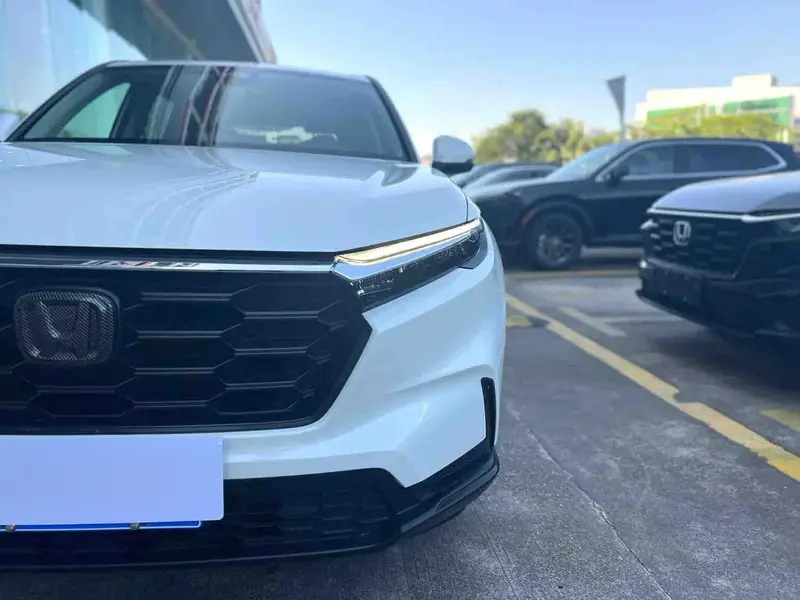 Vehicle photo 19