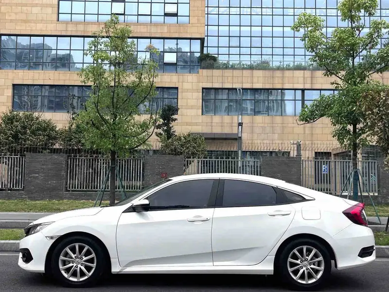 Vehicle photo 3