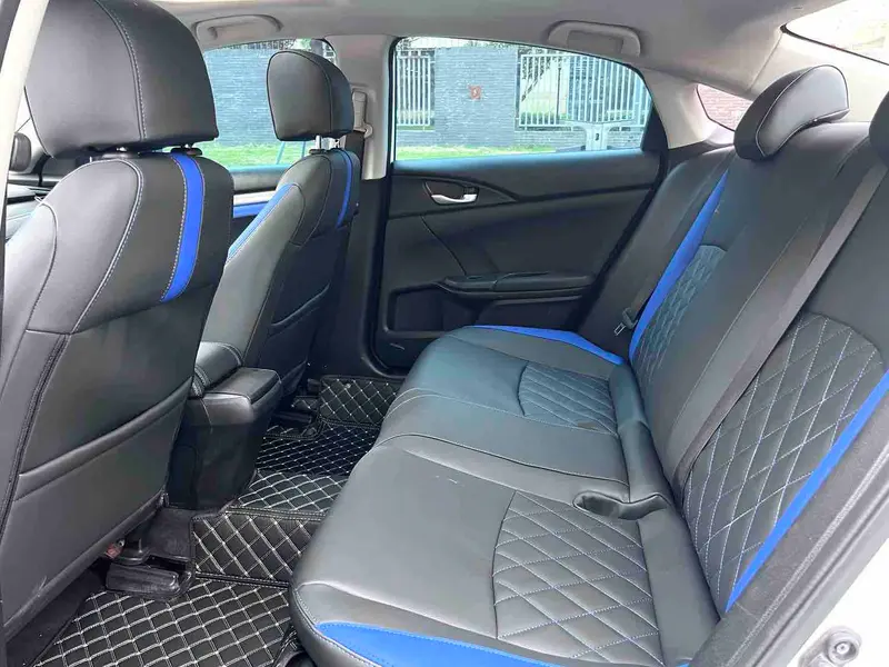 Vehicle photo 8