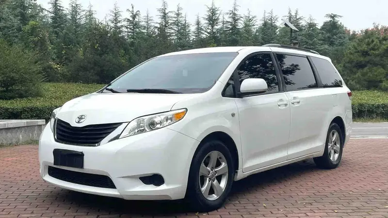 2011 Toyota Sienna 3.5L AT Base