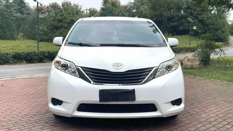 Vehicle photo 2