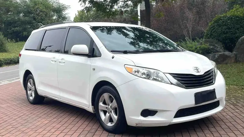 Vehicle photo 3