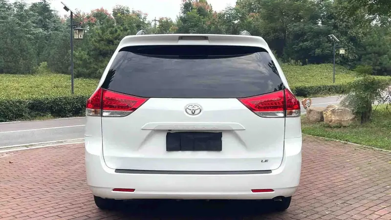 Vehicle photo 5