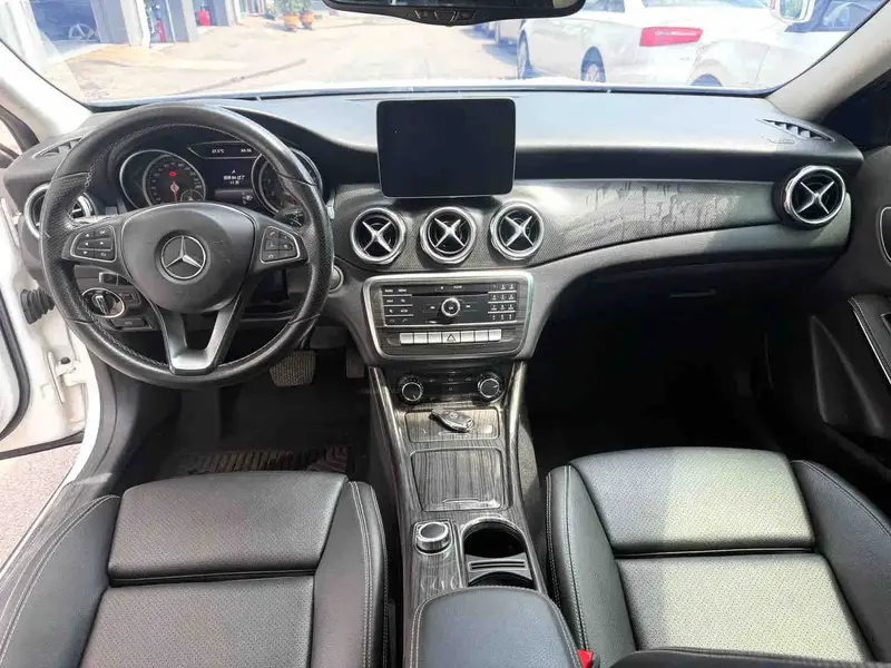 Vehicle photo 4