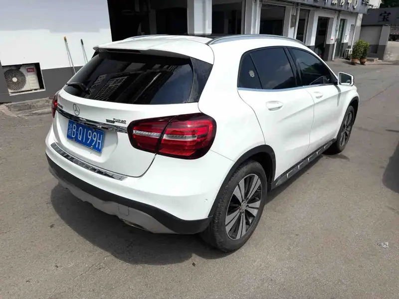 Vehicle photo 6