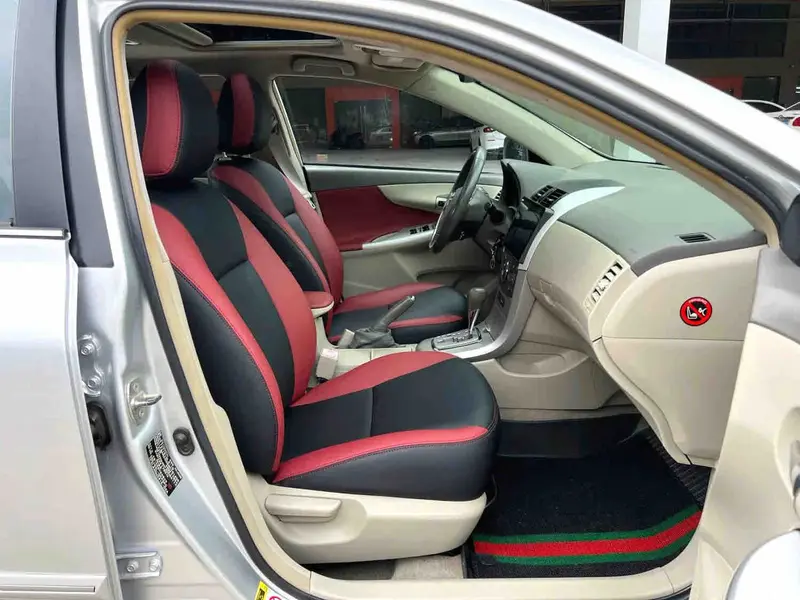 Vehicle photo 8