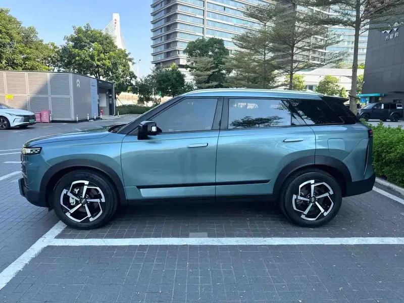 Vehicle photo 5