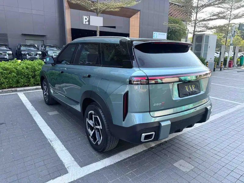 Vehicle photo 6