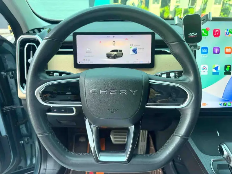 Vehicle photo 15