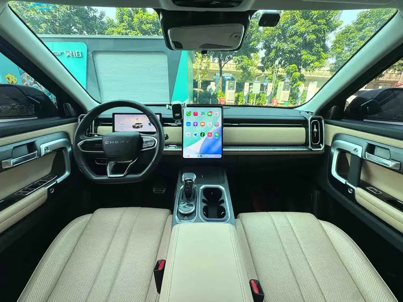 Vehicle photo 16