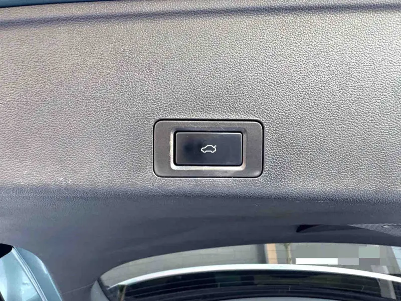 Vehicle photo 19