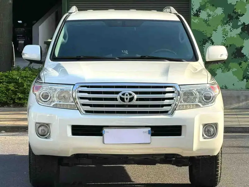 Vehicle photo 2