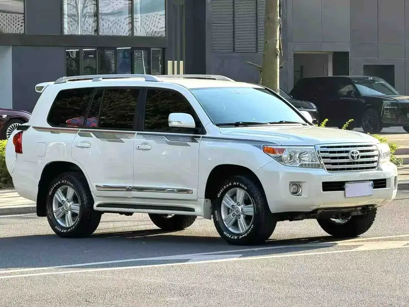 Vehicle photo 3