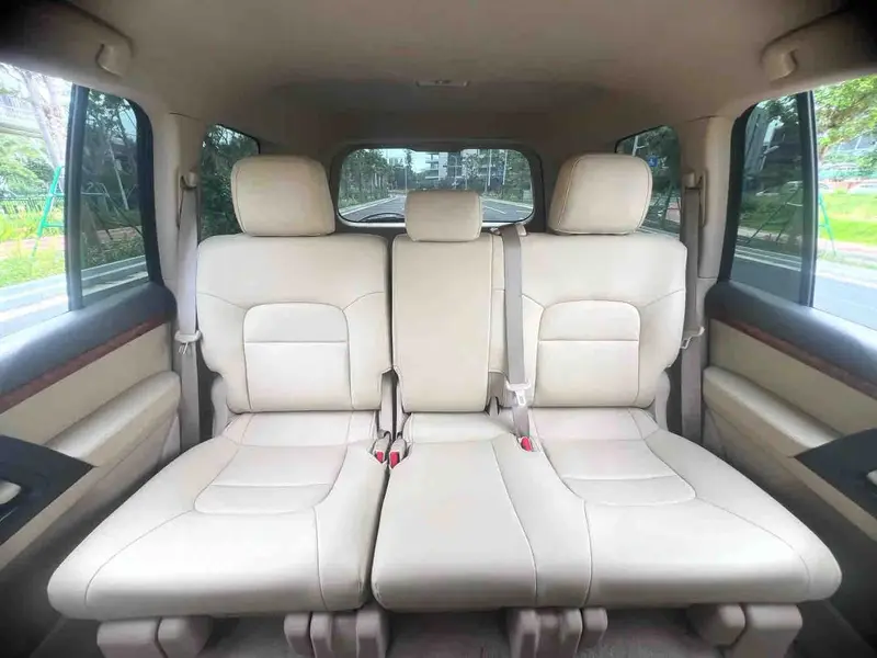 Vehicle photo 11