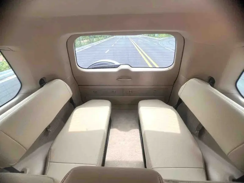 Vehicle photo 12