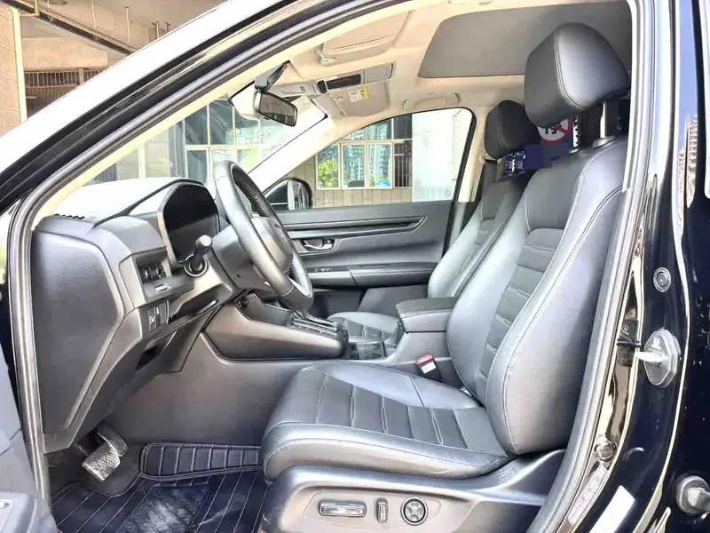 Vehicle photo 7