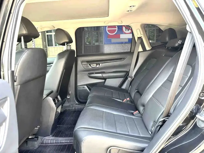 Vehicle photo 9