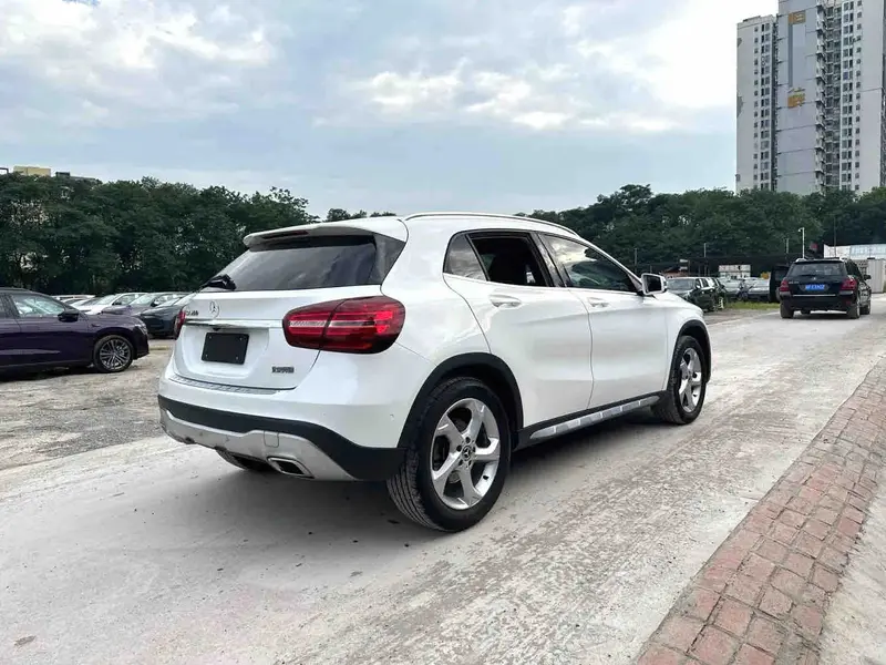 Vehicle photo 4