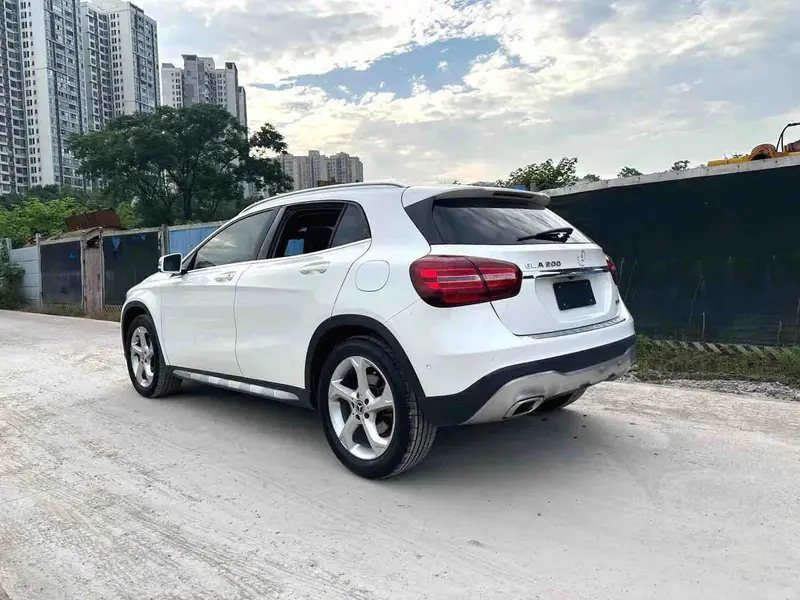 Vehicle photo 6