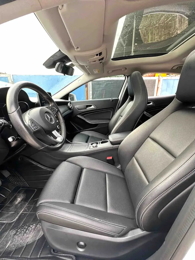Vehicle photo 7