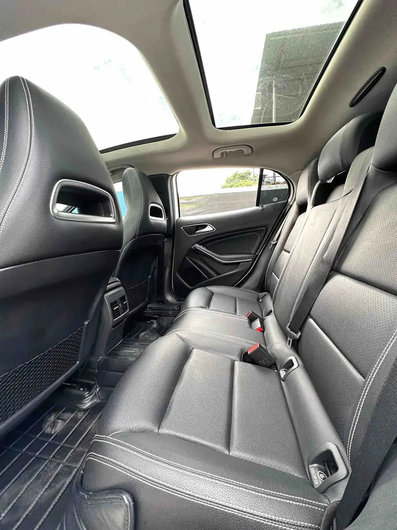 Vehicle photo 8