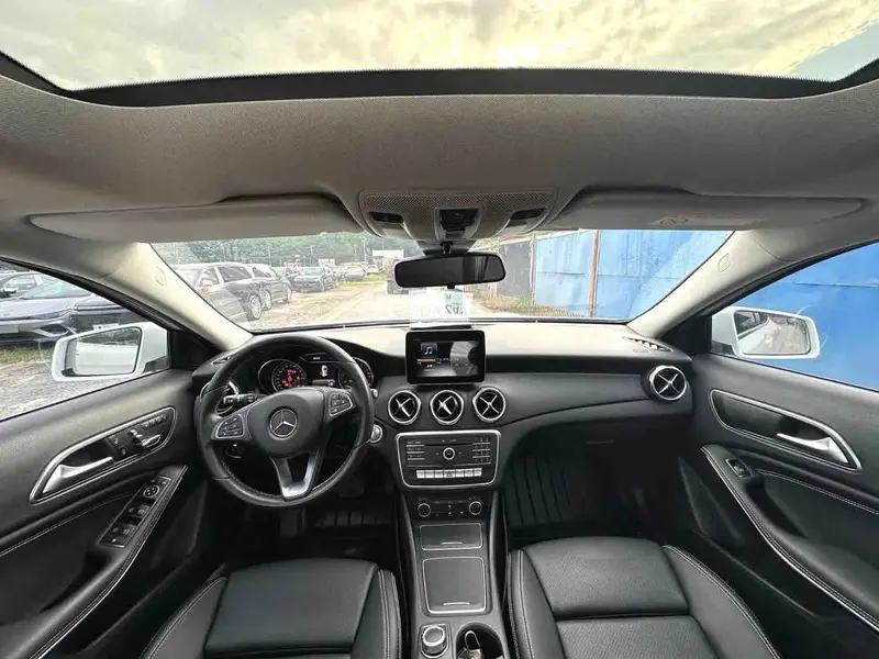 Vehicle photo 9
