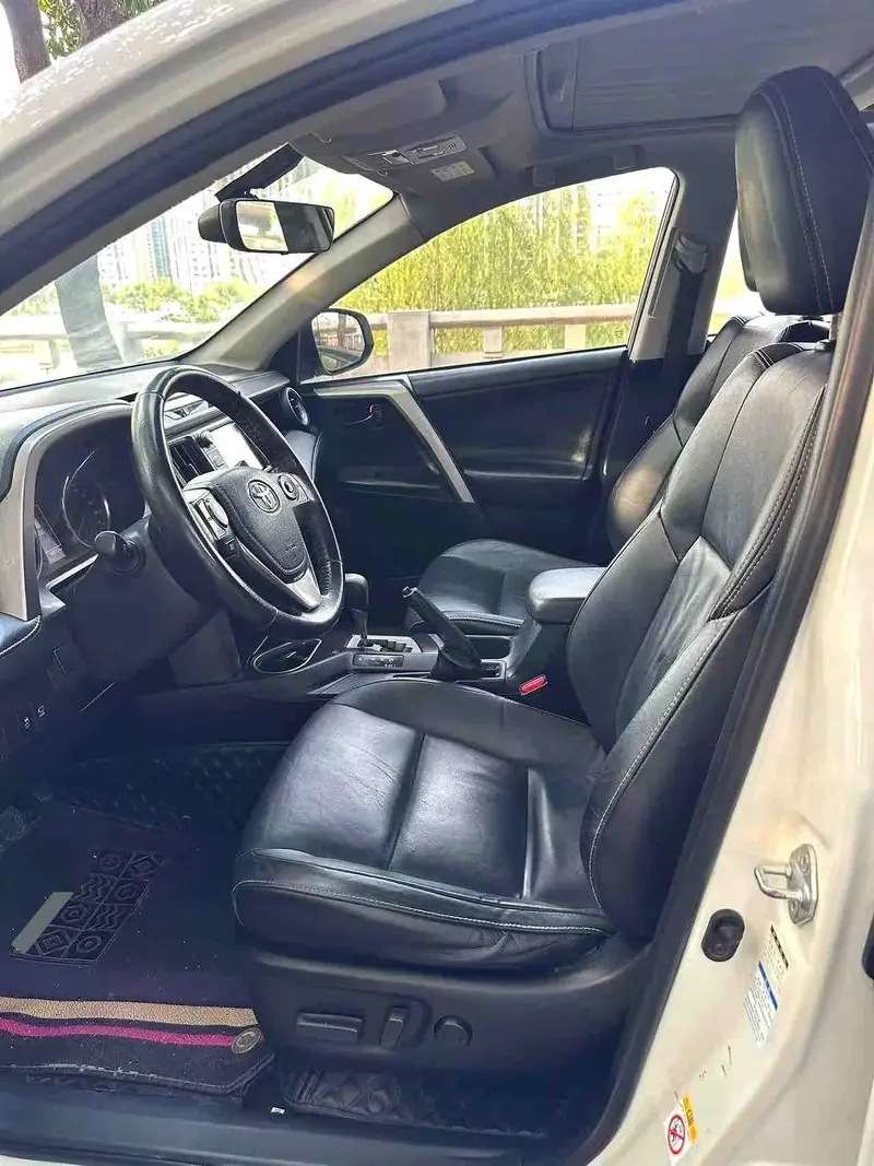 Vehicle photo 3
