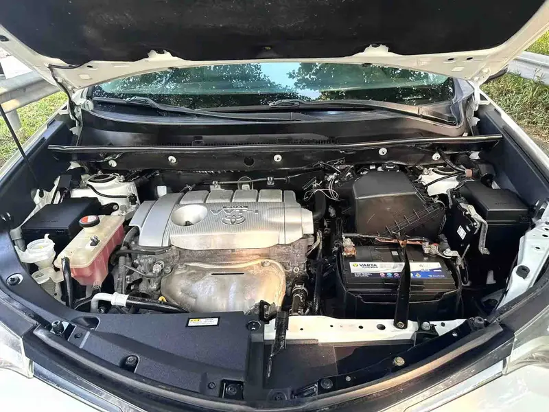 Vehicle photo 5