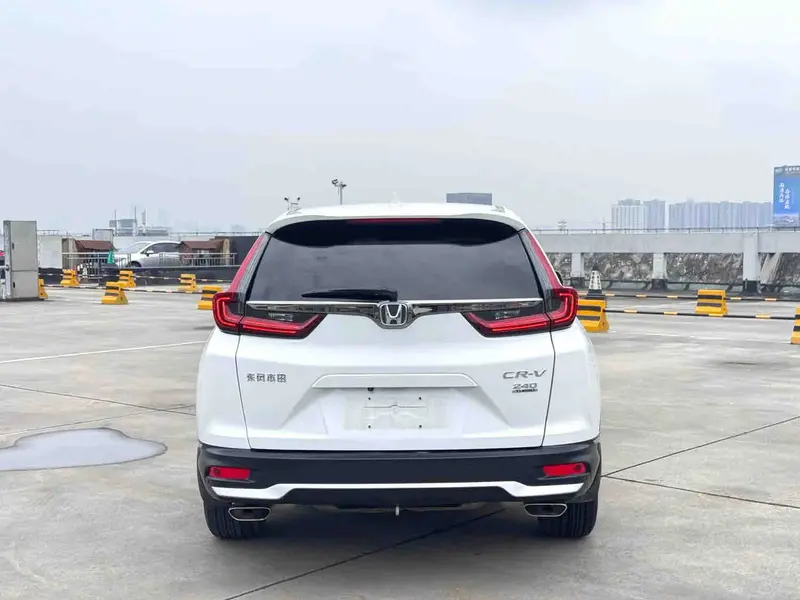 Vehicle photo 6