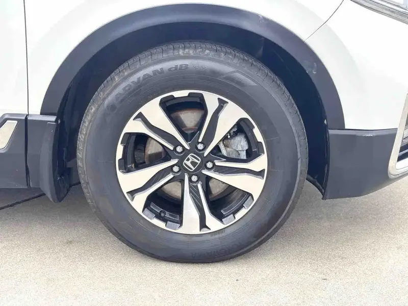 Vehicle photo 7