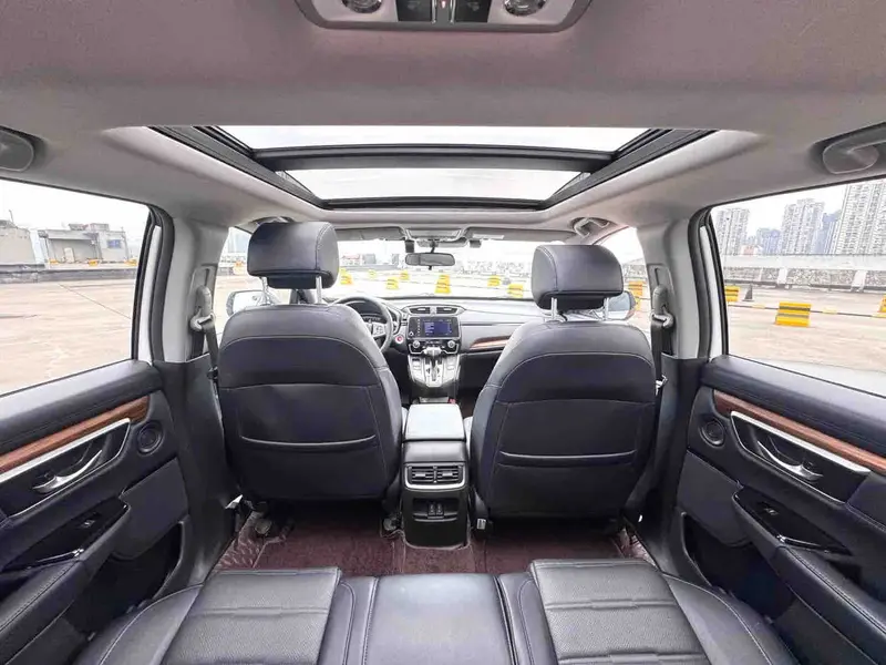 Vehicle photo 8