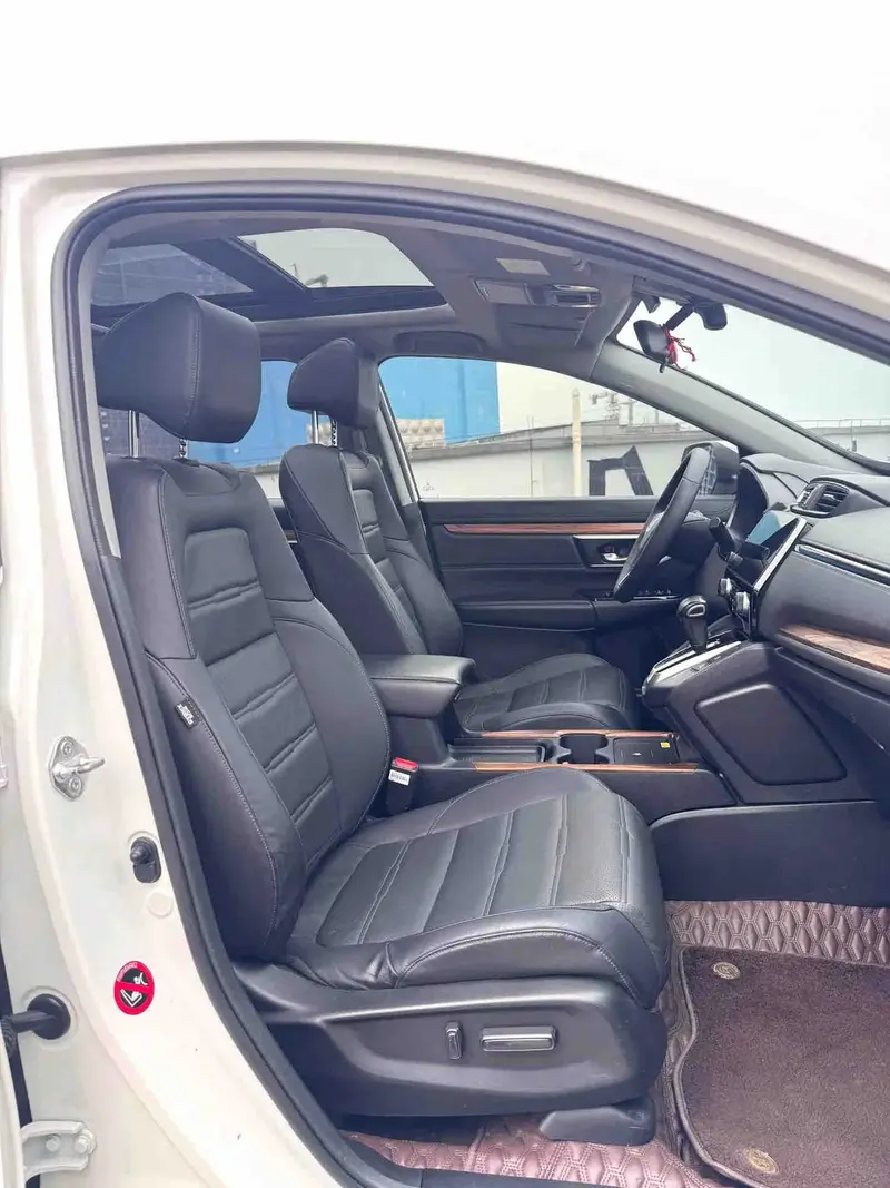 Vehicle photo 10