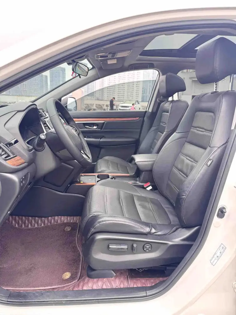 Vehicle photo 13