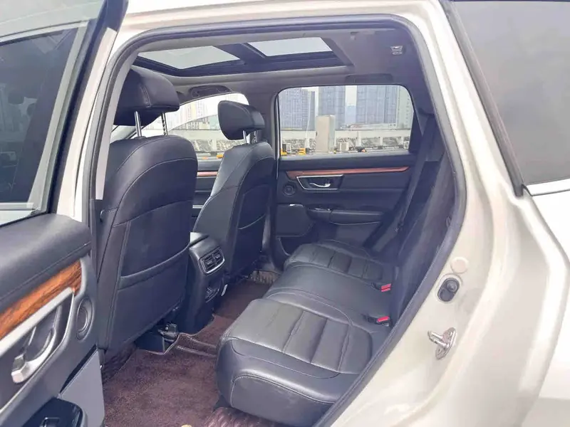 Vehicle photo 14