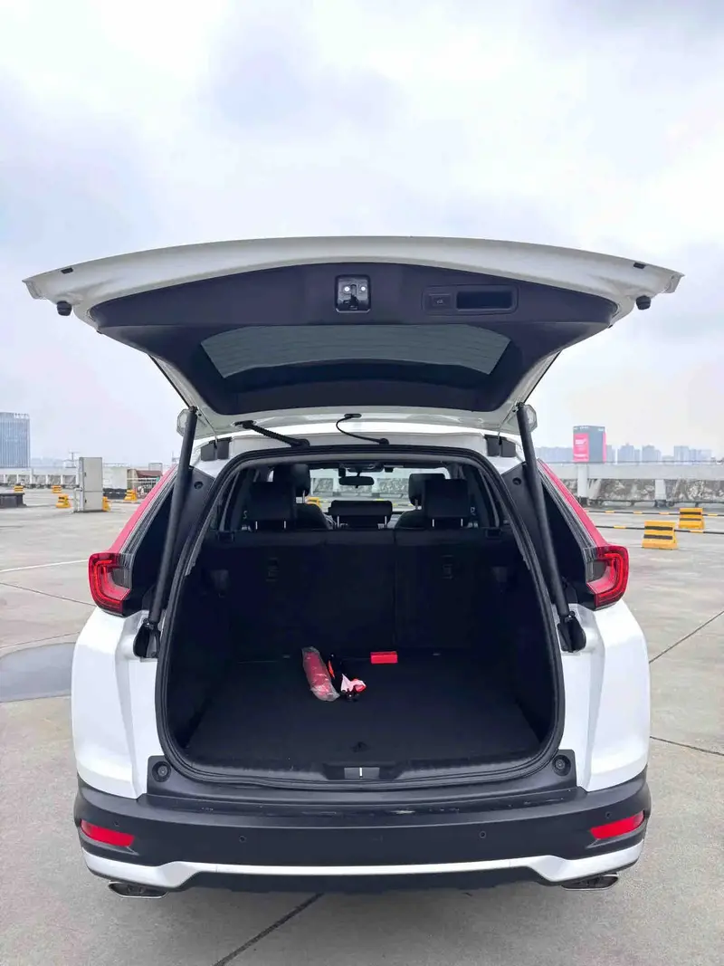 Vehicle photo 17