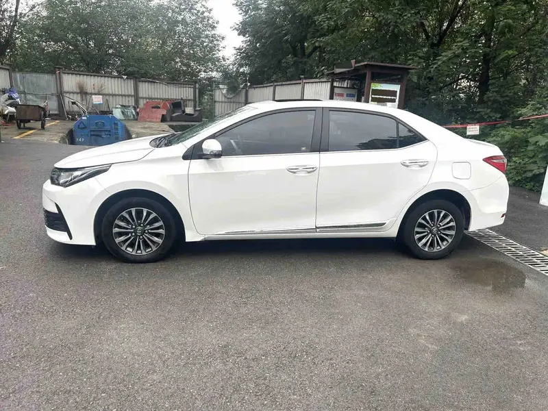 Vehicle photo 4